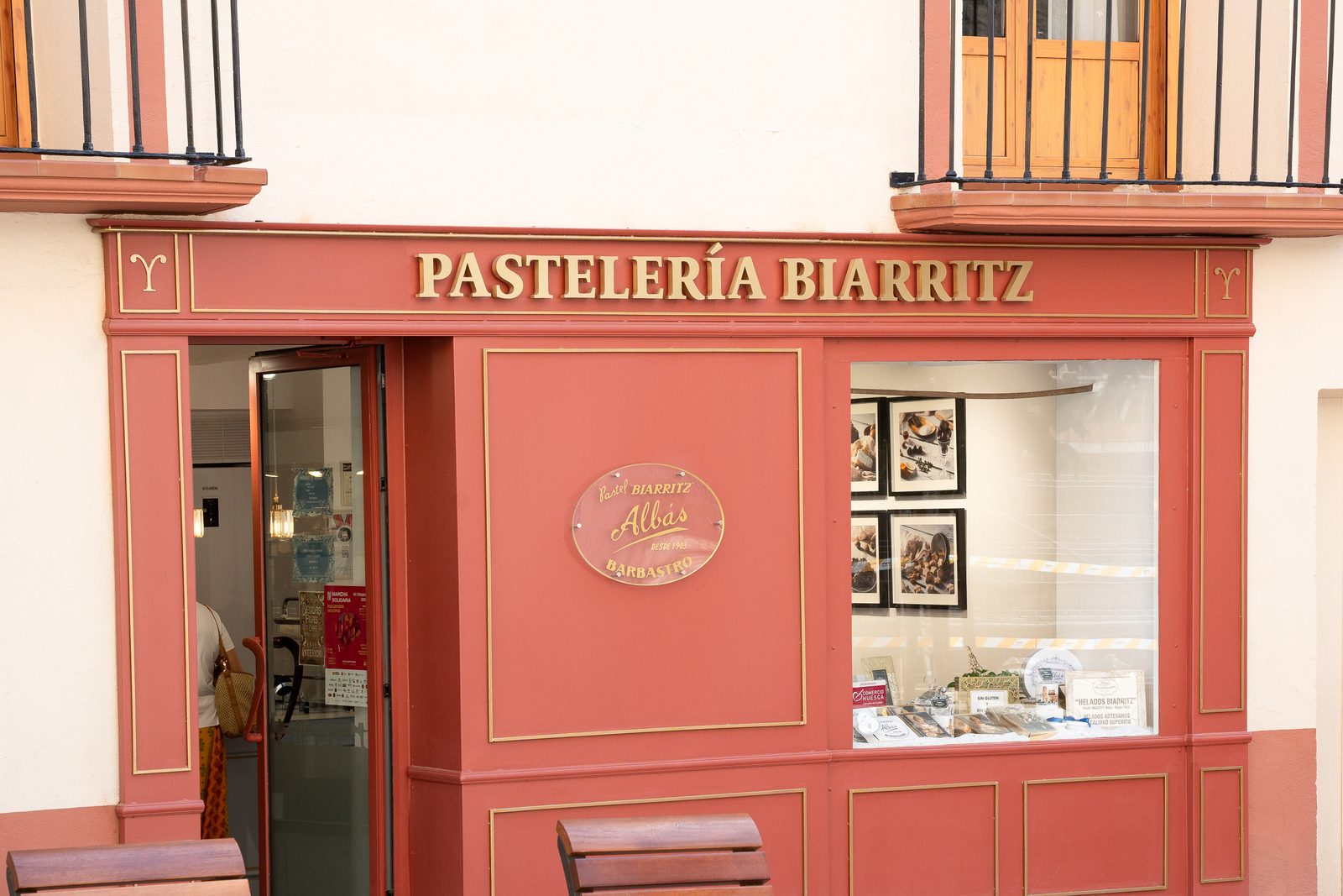 Fachada de Pastelería Biarritz en Huesca