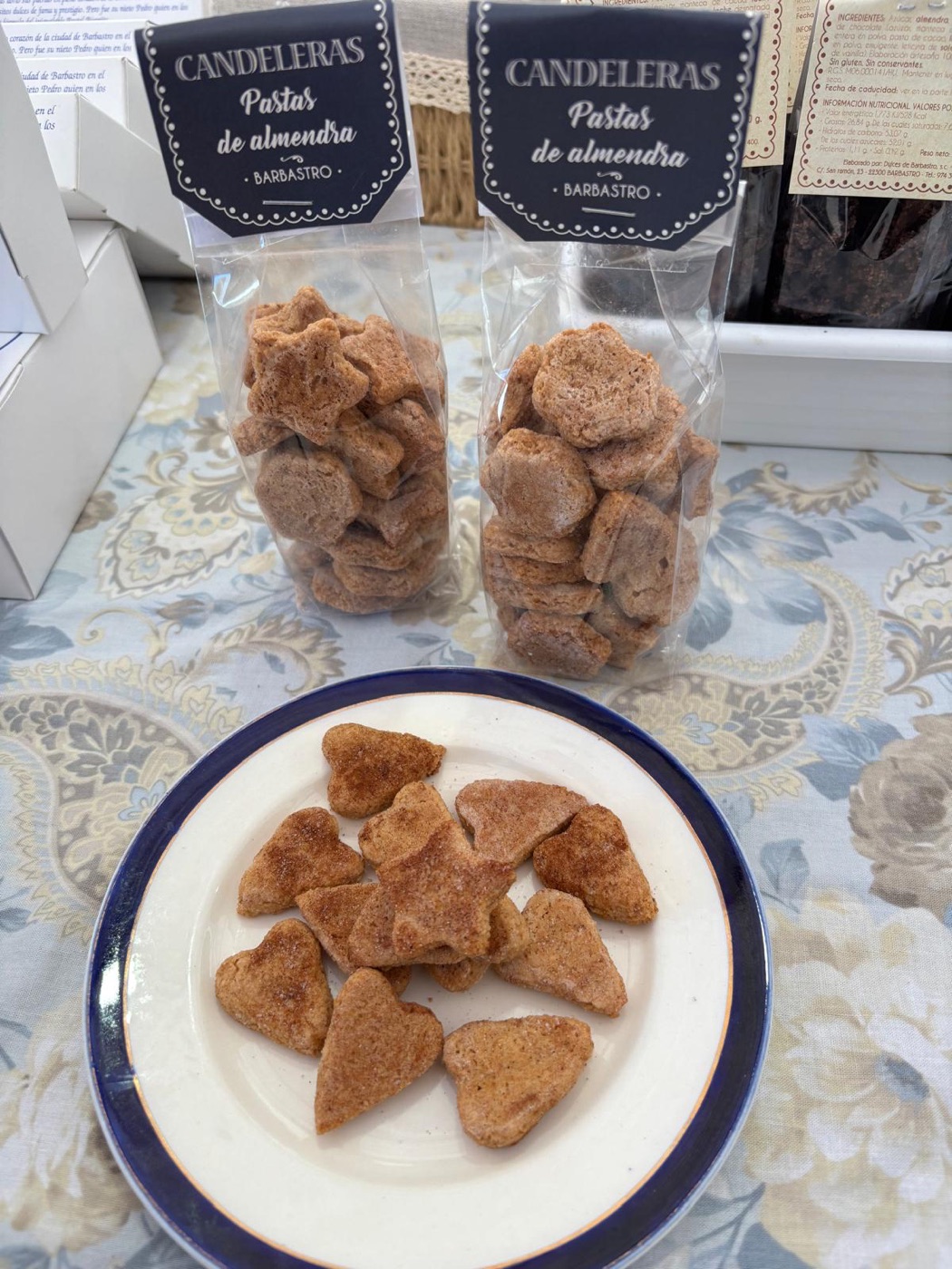 Candeleras, pastas de almendra con canela y limón